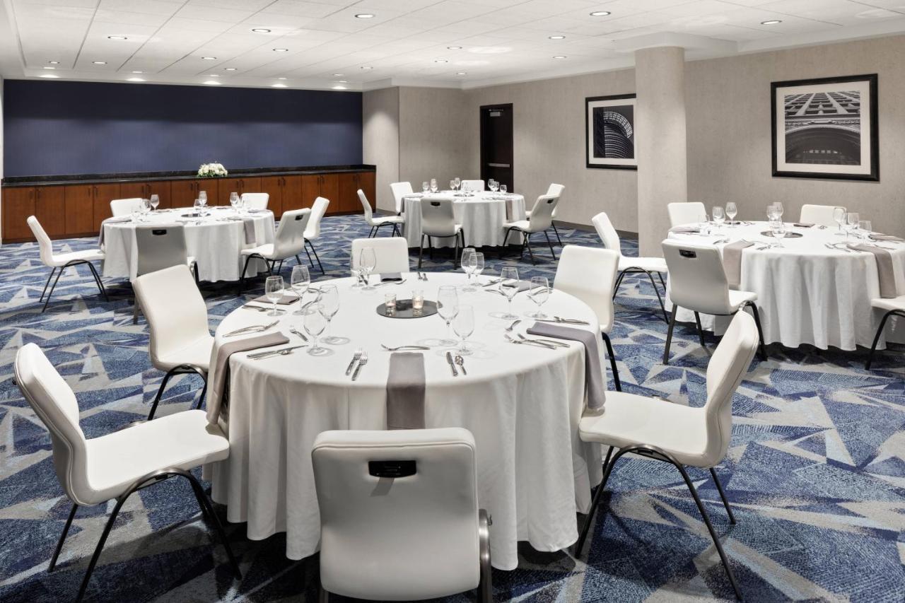 Courtyard By Marriott Minneapolis Downtown Экстерьер фото