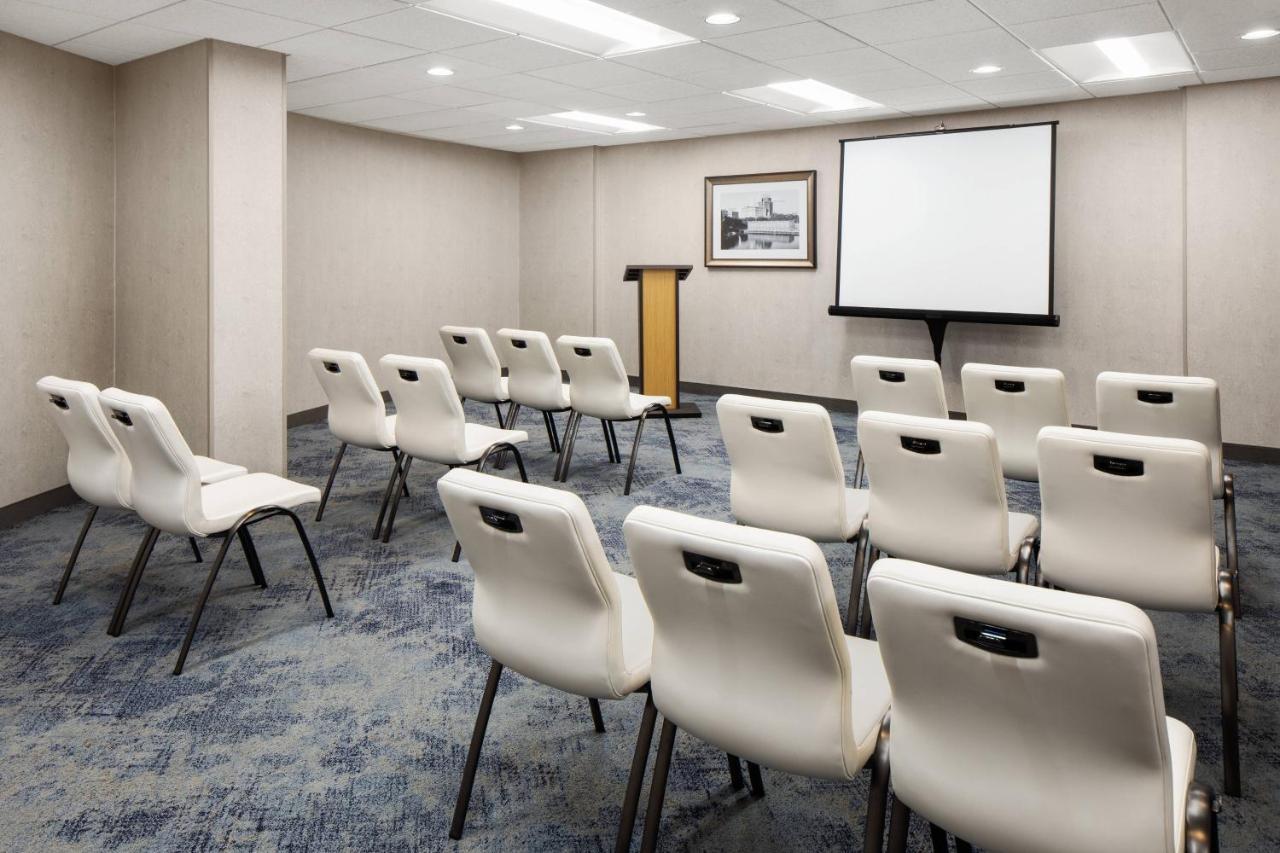 Courtyard By Marriott Minneapolis Downtown Экстерьер фото