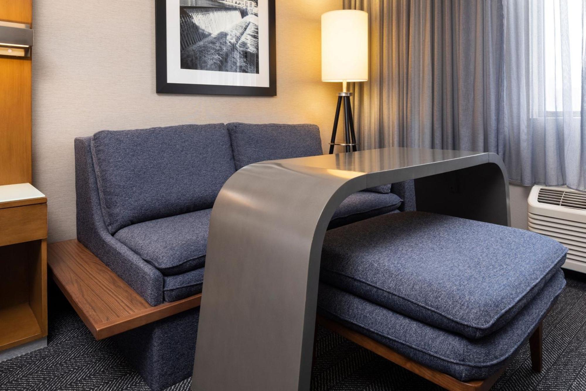 Courtyard By Marriott Minneapolis Downtown Экстерьер фото
