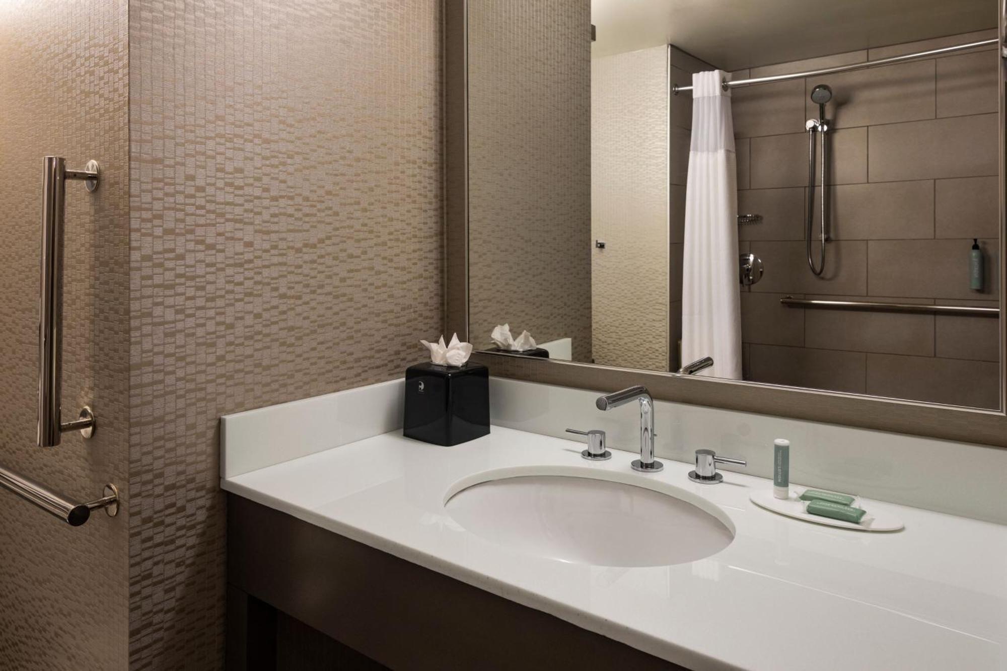 Courtyard By Marriott Minneapolis Downtown Экстерьер фото