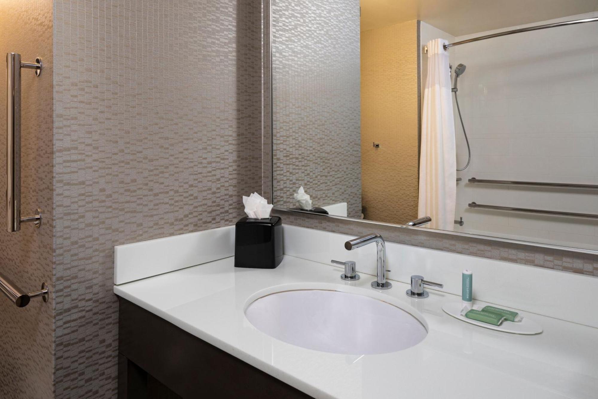 Courtyard By Marriott Minneapolis Downtown Экстерьер фото