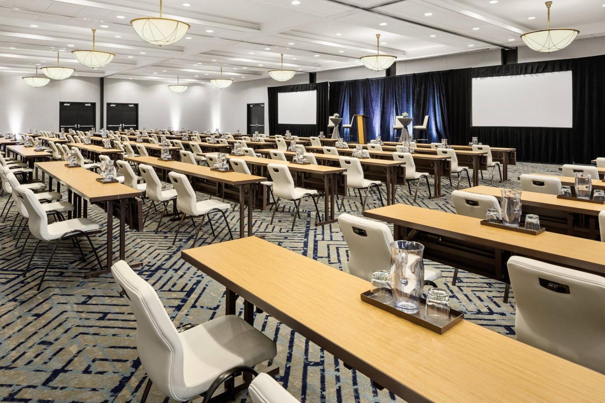 Courtyard By Marriott Minneapolis Downtown Экстерьер фото