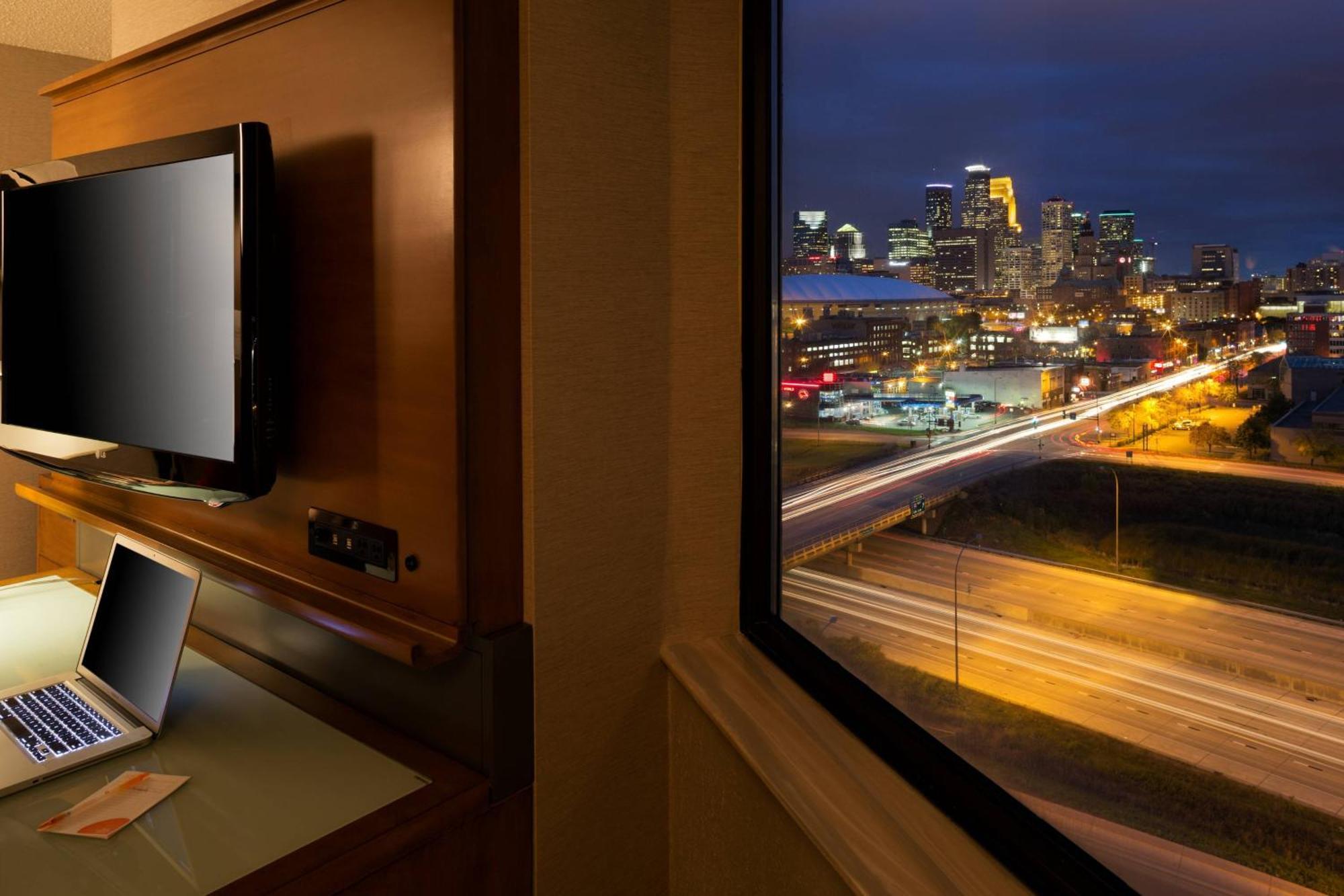 Courtyard By Marriott Minneapolis Downtown Экстерьер фото