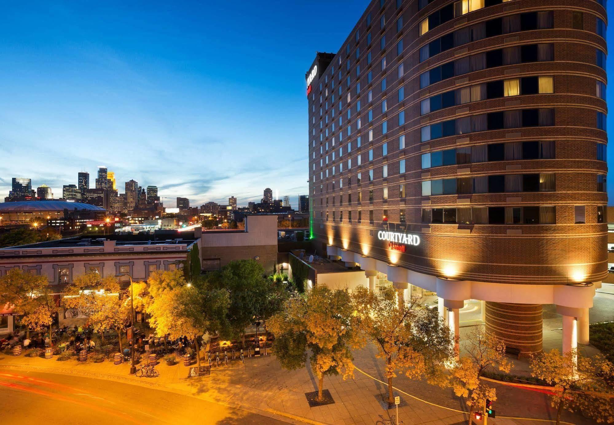 Courtyard By Marriott Minneapolis Downtown Экстерьер фото